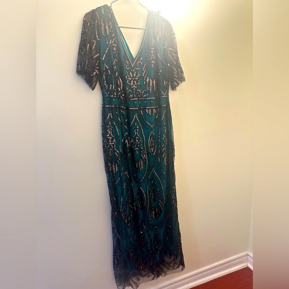 Elegant long dress gown - Picture 2 of 11